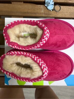 Girls greendog Hot Pink Cozy Shearling Clog Slippers NWT